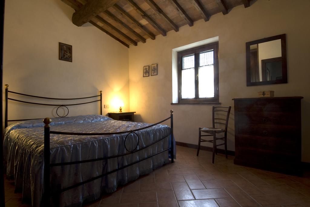 Casa Il Ponte Apartment Chianni Ruang foto