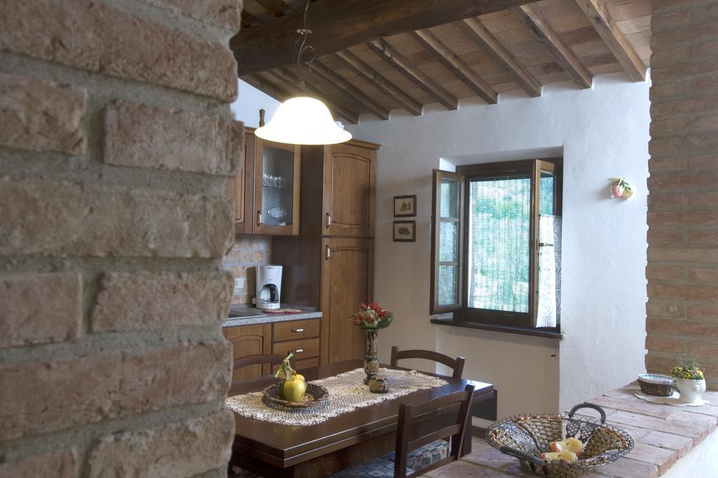Casa Il Ponte Apartment Chianni Ruang foto