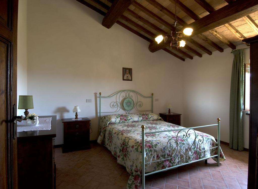 Casa Il Ponte Apartment Chianni Ruang foto