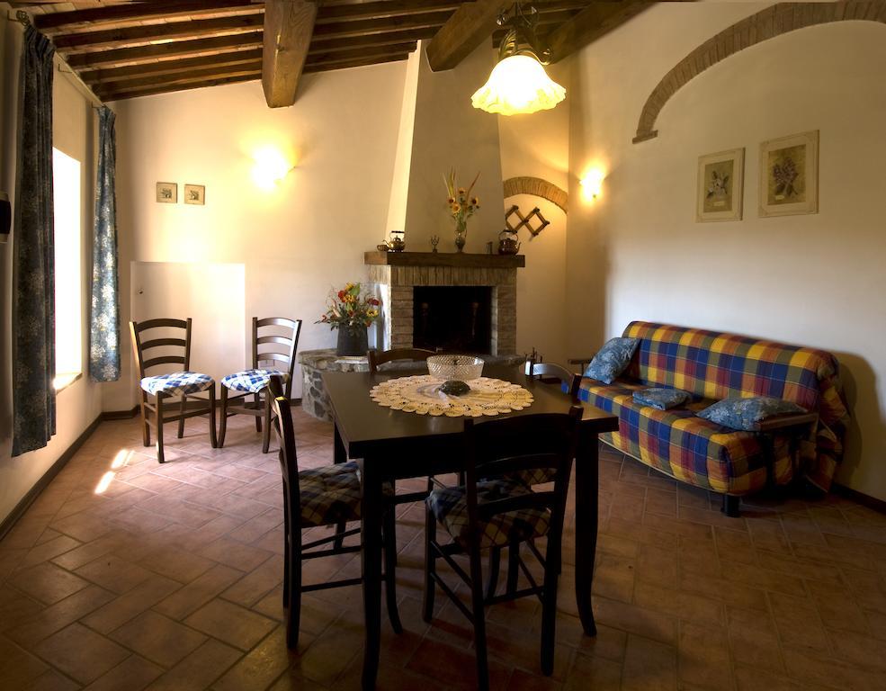 Casa Il Ponte Apartment Chianni Ruang foto